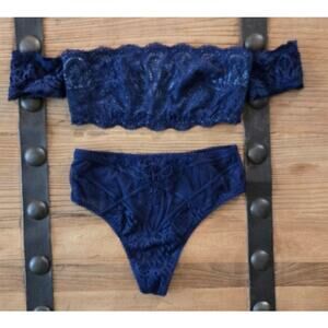 Victoria's Secret Dream Angels Lace Bandeau Bra and Thong Set sz Small